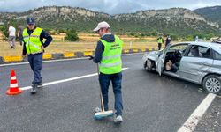 Kastamonu'da bariyerlere çarpan otomobilde 5 kişi yaralandı