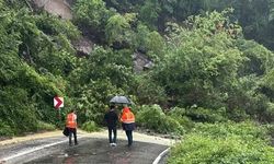 Kastamonu'da ulaşıma kapanan Cide-Doğanyurt kara yolu yeniden açıldı