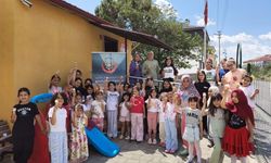 Kur’an Kursunda eğitim gören çocuklara dondurma ikramı