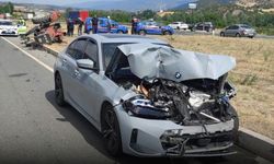 Tosya’da D100’de kaza! Traktör ile otomobil çarpıştı