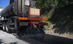 Araç’ın Güzlük köyünde asfalt mesaisi