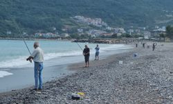 Cide'de oltasını kapan deniz kenarına koştu