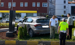 Direksiyon hakimiyetini kaybetti, refüje çıktı