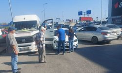 Yol kenarında açılan kapı kazaya yol açtı