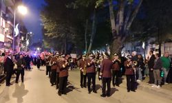Kastamonu’da zafer coşkusu fener alayıyla sokaklara taştı