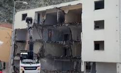 İnebolu'da riskli Sahil Güvenlik lojmanlarının yıkımı başladı