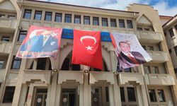 İYİ Parti açıklamasını düzeltti: Bayrak ve Atatürk posteri asılmış