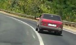 Kastamonu plakalı otomobilde akılalmaz sürüş: 'Ayağı camda'