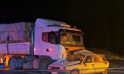Kastamonu'da feci kaza: Tır ile otomobil çarpıştı, 2 ölü!