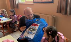 KAS-DER köy okulu çocuklarının yüzünü güldürdü