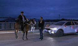 Gelin arabasının önünü kesmenin böylesi görülmedi