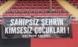Kastamonu Gazi Stadyumu'nda "yalnızlık" pankartı