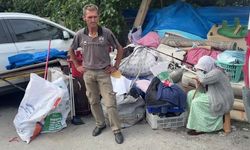 Kastamonu'da evden çıkarıldılar, eşyalarıyla otoparka sığındılar