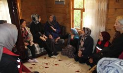 Kaymakam Uçar'ın eşinden yangınzedelere moral ziyareti