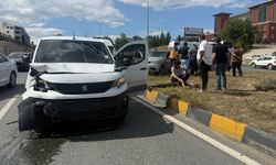 Sanayi kavşağında feci çarpışma: 3 yaralı