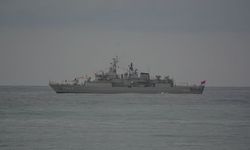 TCG Yıldırım Firkateyni İnebolu'ya demirledi