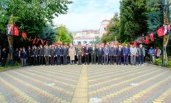 Cide’de Cumhuriyet’in 103. yılı için çelenk sunma töreni düzenlendi