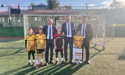Cide Ülkü Ocağından minik futbolculara ziyaret