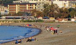Kastamonu sahilinde vatandaşlar plajlara koştu