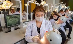 Diş hekimliği öğrencilerine karşılıksız burs desteği