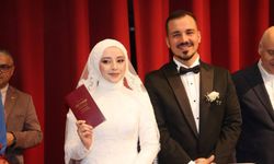 Eski vekil Çabuk ailesinin mutlu gününe ortak oldu