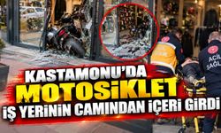 Kastamonu’da motosiklet iş yerinin camından içeri girdi