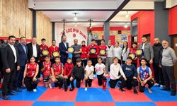 Merkez İlçe Başkanı Özdemir şampiyon sporcularla buluştu