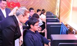 Milletvekili Ekmekci siber güvenlik sınıfını inceledi