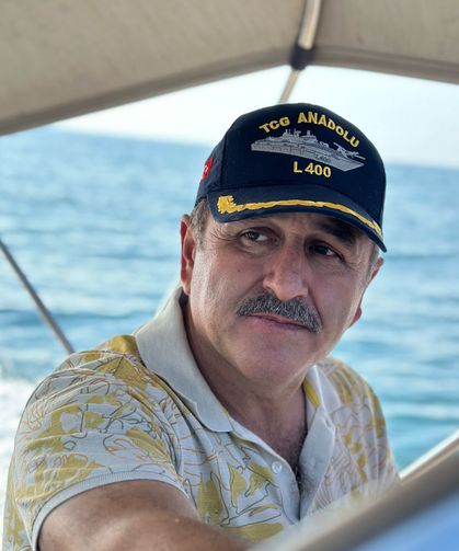 Eski vekil Demir: "Borsada milyarlar dönerken kimse mi görmedi?"
