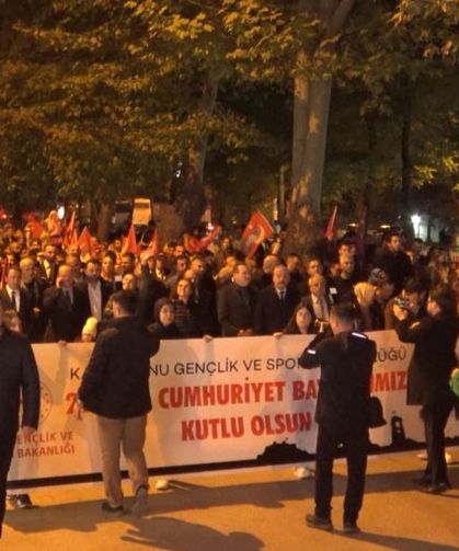 Kastamonu'da düzenlenen Fener Alayı'na yoğun katılım