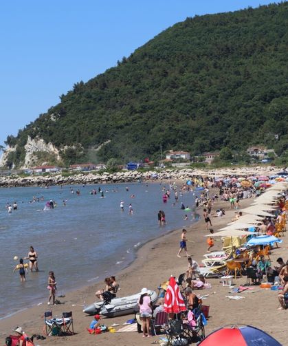 Cide’de denize girmek yasaklandı: Kaymakamlıktan kritik uyarı