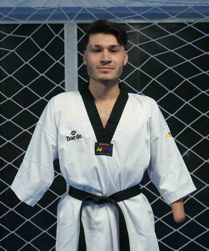 Kazada kollarını kaybetti, taekwondoyla hayata yeniden bağlandı