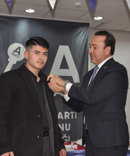 Kastamonu Anahtar Parti'de yeni üyeler rozetlerine kavuştu