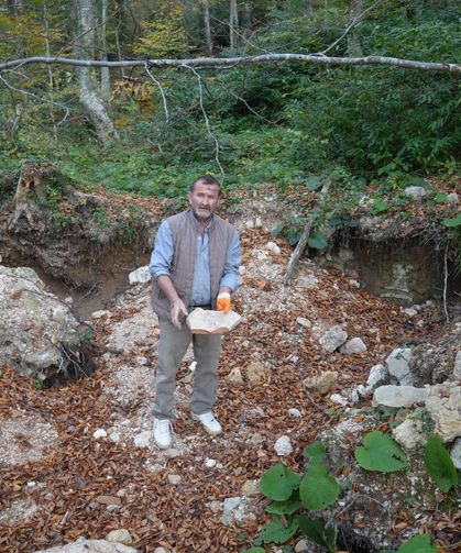 Cide’deki tarihi yapılar definecilerin talanına uğradı