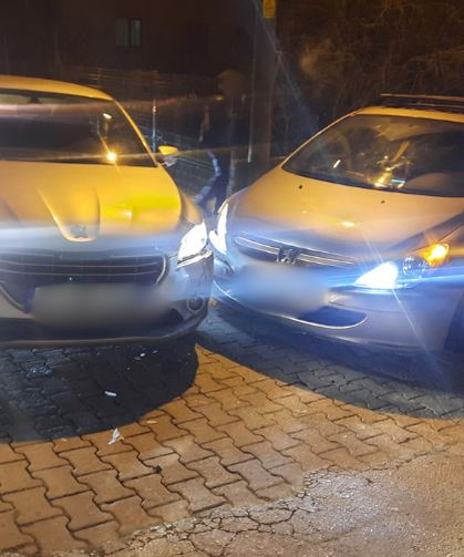 Cide’de maddi hasarlı kaza