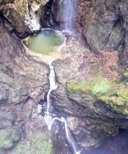 Cide'deki gizemli mağara doğaseverleri kendine çekiyor