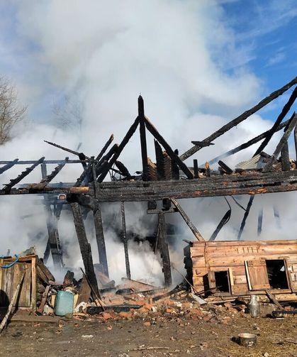 Alevler evi küle çevirdi