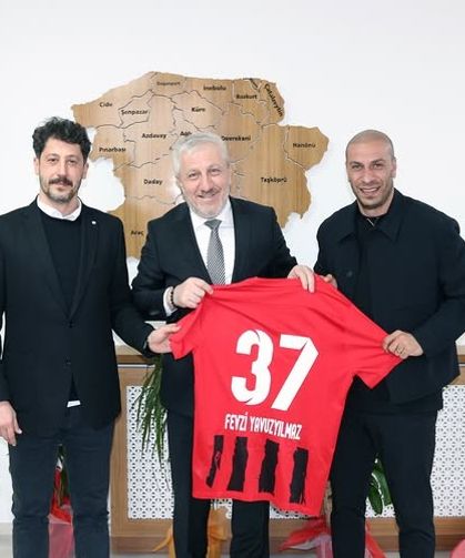 Sağlık Müdürü’ne Kastamonuspor forması hediye edildi