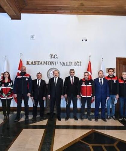 Vali Dallı’dan Kastamonu İl Tarım yöneticilerine başarı belgesi