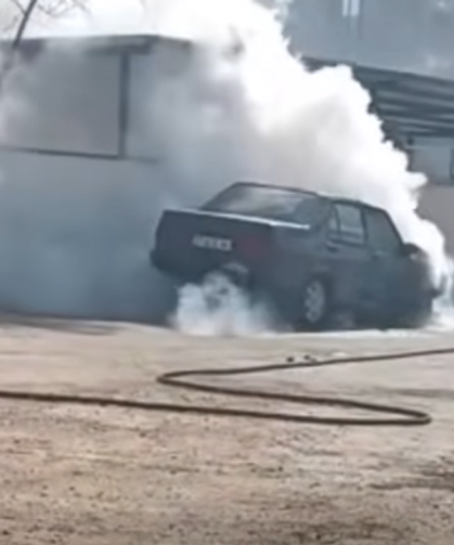 Kastamonu’da park halindeki otomobil cayır cayır yandı