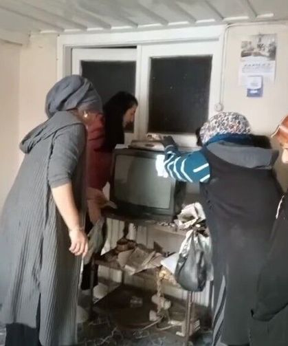 Mahalleli ihtiyaç sahibi vatandaş için seferber oldu