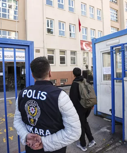 Peş peşe saldırılar sonrası okullarda güvenlik artırıldı: En az 2 polis