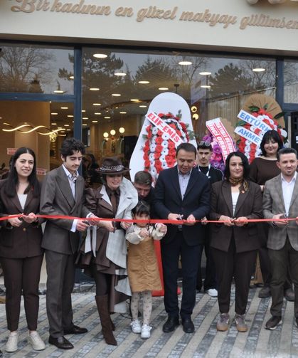 Gülay Make Up Hair Studio görkemli bir törenle açıldı