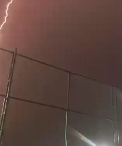 Cide’de geceyi şimşekler aydınlattı