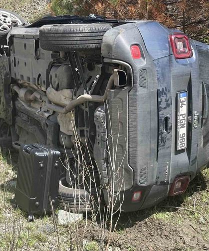 Kastamonu'da cip ile hafif ticari araç kafa kafaya çarpıştı