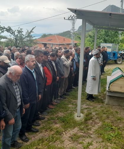 Cide’de hayatını kaybeden muhtar toprağa verildi