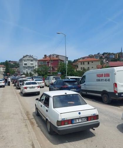 İnebolu’da arefe yoğunluğu trafiği kilitledi!