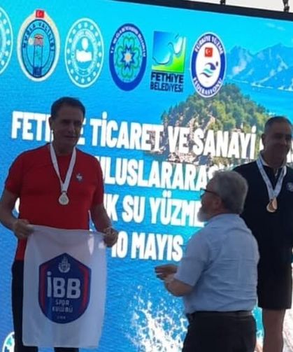 İnebolulu yüzücü başarılarına bir yenisini ekledi