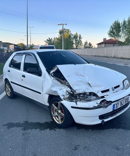 Sunta Kavşağı’nda korkutan kaza: Otomobil tankere çarptı