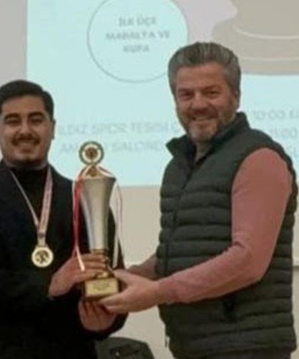 Üniversiteliler satranç turnuvasında yarıştı